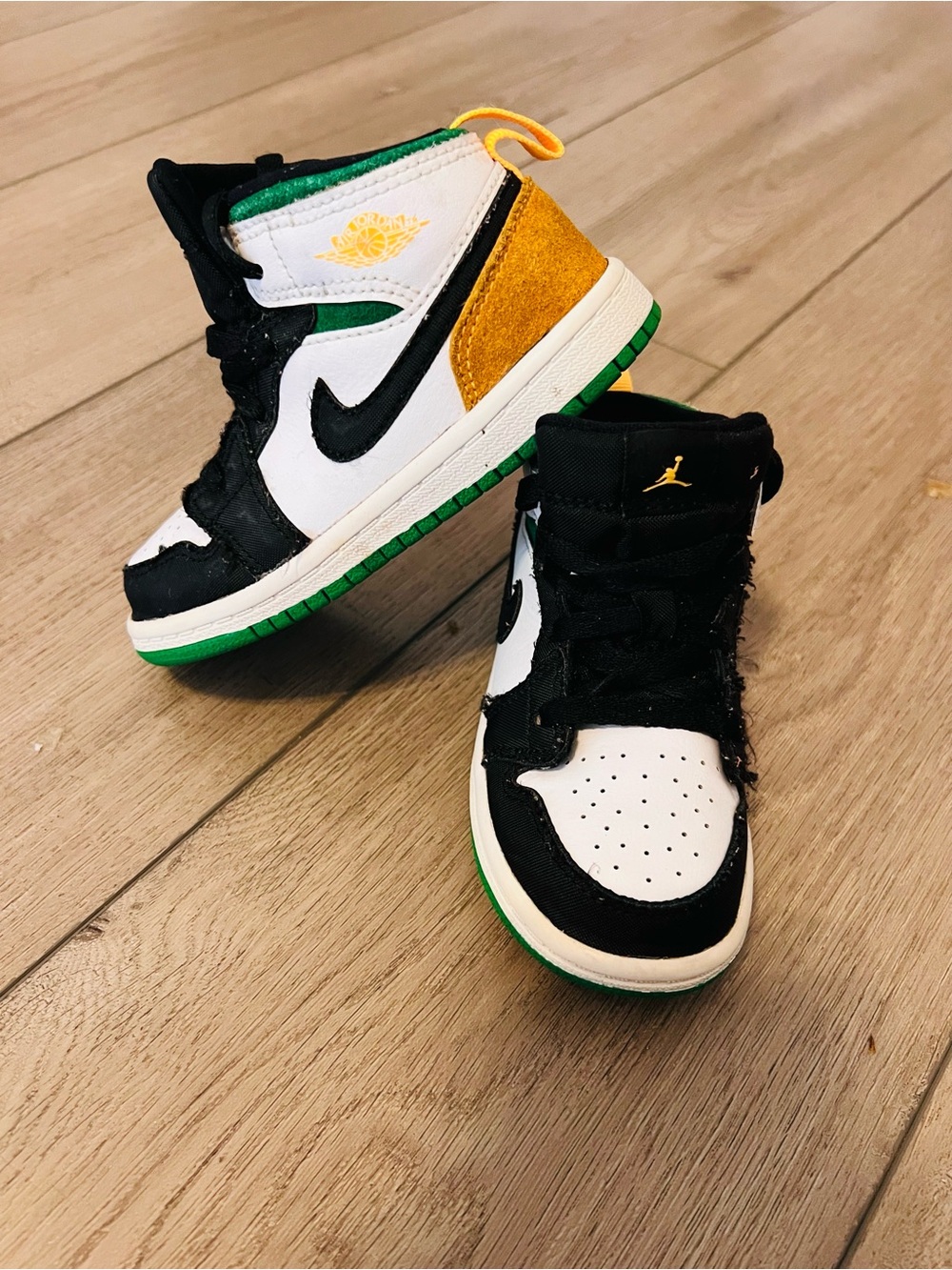 Nike Air Jordan 1 Mid SE Kids Sneakers Sz 8C